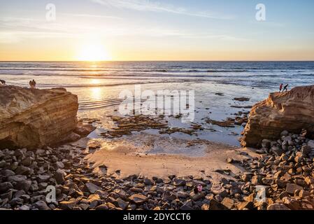 Scena costiera invernale al Sunset Cliffs Natural Park. San Diego, California, Stati Uniti. Foto Stock