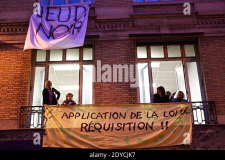 Vista generale di un edificio occupato da attivisti Jeudi Noir e situato 20 rue de Valenciennes a Parigi, Francia, 7 gennaio 2013. 60 persone vivono lì dal dicembre 29. Foto di Audrey Poree/ABACAPRESS.COM Foto Stock