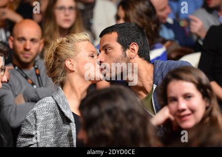 Virginie Fira e il suo fidanzato Mabrouk el Mechri durante la 16a cerimonia di chiusura del Festival della Commedia di Alpe d'Huez, tenutasi a l'Alpe d'Huez, Francia, il 19 gennaio 2013. Foto di Jeremy Charriau/ABACAPRESS.COM Foto Stock