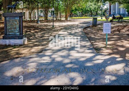 Cathedral Square è raffigurato, 9 agosto 2017, a Mobile, Alabama. Il parco pubblico comprende un isolato di città. Foto Stock