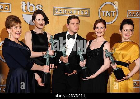 Downton Abbey cast Phyllis Logan, Michelle Dockery, Allen Leech, Amy Nuttall e Sophie McShera si pongono nella sala stampa al 19° Annual Screen Actors Guild (SAG) Awards al Shrine Exposition Center di Los Angeles, CA, USA il 27 gennaio 2013. Foto di Lionel Hahn/ABACAPRESS.COM Foto Stock