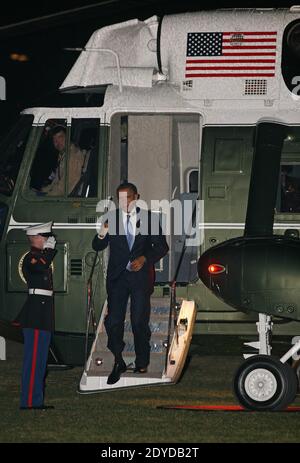 Il presidente Barack Obama si disfa di Marine One sul prato meridionale della Casa Bianca a Washington, DC, USA il 29 gennaio 2013. Il presidente stava tornando da un viaggio di un giorno a Las Vegas, Nevada, dove ha parlato della riforma dell'immigrazione. Foto di Martin H. Simon/ABACAPRESS.COM Foto Stock