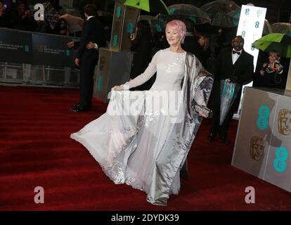 Helen Mirren arriva sul tappeto rosso durante il BAFTA (BAFTA British Academy Film Awards) a Londra, Regno Unito il 10 febbraio 2013. Foto di Denis Guignebourg/ABACAPRESS.COM Foto Stock