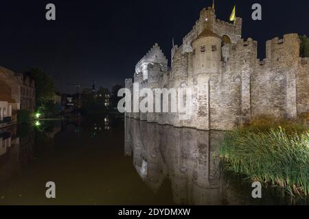 castello gravensteen a gand, belgio, di notte Foto Stock