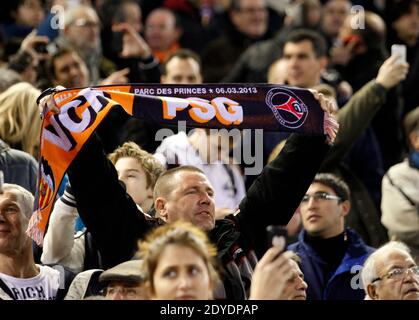 Tifosi e sostenitori della PSG durante la prima partita di calcio della UEFA Champions League 16, Valencia CF vs Paris Saint-Germain a Estadi de Mestalla a Valencia, Spagna, il 12 febbraio 2013. PSG ha vinto 2-1. Foto di Bevilacqua Giuliano/ABACAPRESS.COM Foto Stock