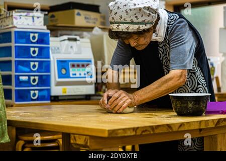 Preparazione di Soba Noodle a Fujinomiya, Giappone Foto Stock