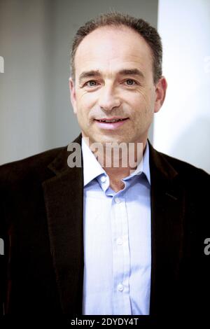 Opposizione di destra Jean-Francois Cope, leader dell'UMP, si è insediato nel suo ufficio presso la sede centrale dell'UMP a Parigi, in Francia, il 16 febbraio 2013. Foto di Axelle de russe/ABACAPRESS.COM Foto Stock