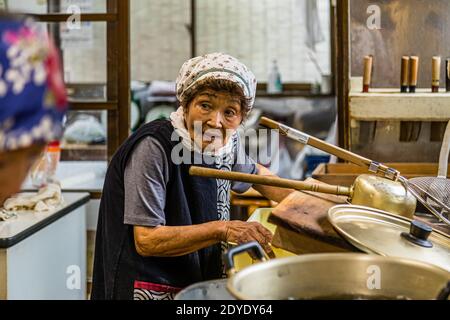 Preparazione di Soba Noodle a Fujinomiya, Giappone Foto Stock