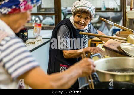Preparazione di Soba Noodle a Fujinomiya, Giappone Foto Stock