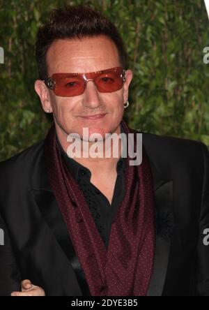 Bono partecipa al Vanity Fair Oscar Party del 2013 tenutosi presso il Sunset Tower Hotel di West Hollywood, Los Angeles, California, USA il 24 febbraio 2013. Foto di Krista Kennel/ABACAPRESS.COM Foto Stock