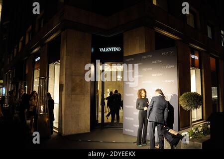 Una visione generale della festa di riapertura del negozio di punta Valentino a Parigi, in Francia, il 05 marzo 2013. Foto di Alban Wyters/ABACAPRESS.COM Foto Stock