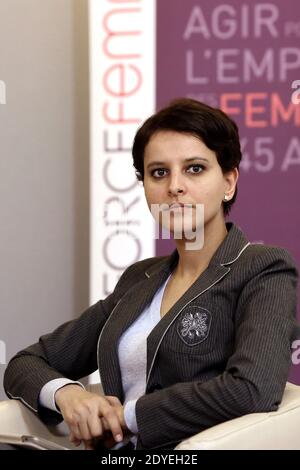 Najat Vallaud Belkacem incontra l'associazione Force femmes, che accompagna e sostiene le donne di oltre 45 anni nei loro passi di ritorno al lavoro e la creazione di società a Parigi, in Francia, l'8 marzo 2013. Foto di Stephane Lemouton/ABACAPRESS.COM Foto Stock