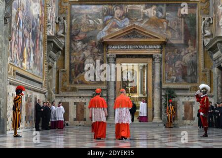 I Cardinali Cattolici Romani si sono depositati nella Cappella Sistina per un conclave per eleggere un nuovo papa il 12 marzo 2013. Foto di ABACAPRESS.COM Foto Stock