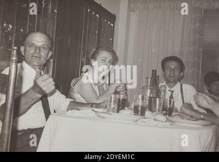 VILLANOVA DEL GHEBBO, ITALIA 15 APRILE 1958: Ricordi di famiglia negli anni '50 Foto Stock