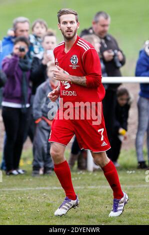 M Pokora participe à son tout Premier match de football officiel depuis qu'il a integré l'equipe du Varietes club de France. Attaquant de son equipe, à l'occasione d'un match de bienfaisance pour les enfants handicap, il affronte le FC Garazi, club Basque, à Saint Jean Pied de Port à la frontiere Espagnole le 17 Mars 2013. Son equipe gagne le match sur le score de 6 à 2. M Pokora est le fils d'André Tota ancien joueur Pro du championnat Francais dans les annees 70. Foto di Patrick Bernard/ABACAPRESS.COM Foto Stock