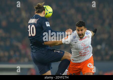 Zlatan Ibrahimovic della PSG combatté contro Abdelhamid El Kaoutari di Montpellier durante la prima partita di calcio della Francia, Paris Saint-Germain vs Montpellier HSC al Parc des Princes di Parigi, Francia, il 29 marzo 2013. PSG ha vinto 1-0. Foto di Henri Szwarc/ABACAPRESS.COM Foto Stock