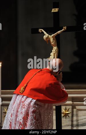 Papa Francesco presiede una Messa papale con la celebrazione della Passione del Signore nella Basilica di San Pietro a Città del Vaticano, il 29 marzo 2013. Papa Francesco partecipa alla sua prima settimana Santa come Pontefice e più tardi presiederà oggi la processione della Croce al Colosseo di Roma. Foto di Eric Vandeville/ABACAPRESS.COM Foto Stock