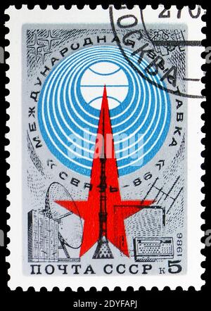 MOSCA, RUSSIA - 25 MAGGIO 2019: Francobollo stampato in Unione Sovietica (Russia) dedicato alla 4a Mostra Internazionale 'comunicazione-86', Mostre Foto Stock