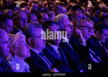 Incontro di François Fillon a Caen. Nonostante un concerto di pans all'aperto che si riferisce al caso di Penelope Gate, Francois Filon, candidato nella preda Foto Stock