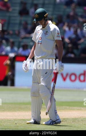 MELBOURNE, AUSTRALIA - DICEMBRE 26 2020: Australian Cameron Green durante il giorno uno del secondo Vodafone Test cricket match tra Australia e India al Melbourne Cricket Ground - Image Credit: brett keating/Alamy Live News Foto Stock