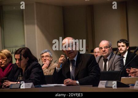 Il primo ministro Bernard Cazeneuve viaggia a Rennes (off). Il primo ministro Bernard Cazeneuve si reca a Rennes, alla presenza di Jean-Yves le Foto Stock