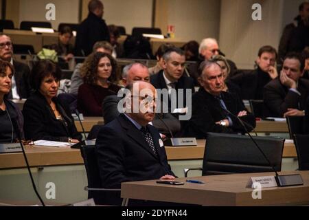 Il primo ministro Bernard Cazeneuve viaggia a Rennes (off). Il primo ministro Bernard Cazeneuve si reca a Rennes, alla presenza di Jean-Yves le Foto Stock