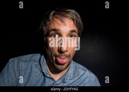 Guillaume Meurice. Ritratto dell'umorista e cronista di Francia Inter Guillaume Meurice. Guillaume Meurice. Ritratto de l'humoriste et chroniqueu Foto Stock