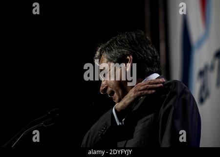 Incontro di François Fillon a Caen. Nonostante un concerto di pans all'aperto che si riferisce al caso di Penelope Gate, Francois Filon, candidato nella preda Foto Stock