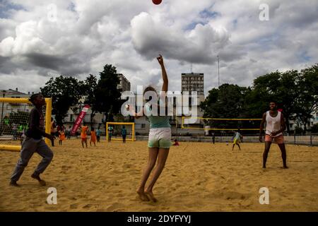 FRA - SOCIETÀ - LA SPIAGGIA PER COLORO CHE NON L'HANNO. Rennes, estate 2017, animazioni sono organizzate per i giovani dei quartieri. FRA - S. Foto Stock