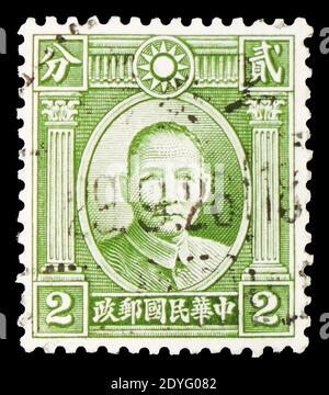 MOSCA, RUSSIA - 19 LUGLIO 2019: Francobollo stampato in Cina Shows Single Ring, Dr. Sun Yat-sen numero, 2nd London Stampa serie, circa 1931 Foto Stock