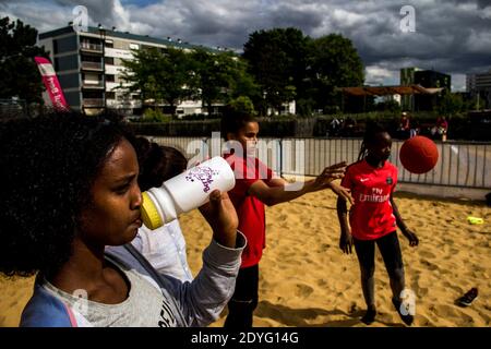 FRA - SOCIETÀ - LA SPIAGGIA PER COLORO CHE NON L'HANNO. Rennes, estate 2017, animazioni sono organizzate per i giovani dei quartieri. FRA - S. Foto Stock