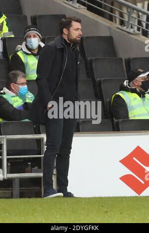 MILTON KEYNES, INGHILTERRA. 26 DICEMBRE. Il manager Russell Martin di Milton Keynes Dons durante la prima metà della partita Sky Bet League uno tra MK Dons e Bristol Rover allo Stadium MK, Milton Keynes sabato 26 dicembre 2020. (Credit: John Cripps | MI News) Credit: MI News & Sport /Alamy Live News Foto Stock