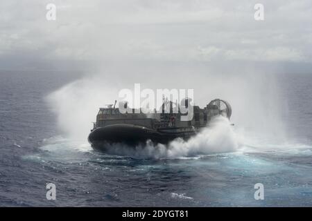 La LCAC parte dalla USS Rushmore 140713 Foto Stock