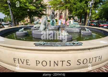 Birmingham Alabama, Five Points South District, Frank Fleming scultore scultura la fontana pubblica Storyteller, testa di ariete, Foto Stock