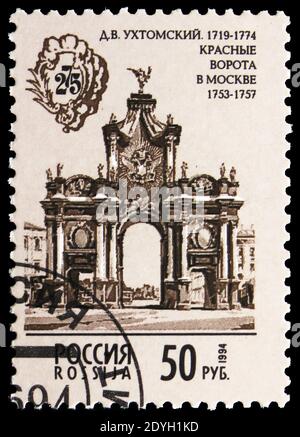 MOSCA, RUSSIA - 10 AGOSTO 2019: Francobollo stampato in Russia mostra porta Rossa, Mosca, D. Ukhtomsky, serie di architettura, circa 1994 Foto Stock