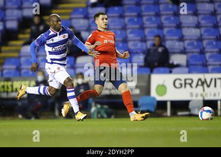 Sone Aluko di Reading durante la partita del campionato Sky Bet allo stadio Madejski, Reading Picture di ben Peters/Focus Images/Sipa, USA. 26 Dicembre 2020. Credit: Sipa USA/Alamy Live News Foto Stock