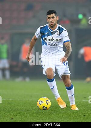 Bologna, Italia. 23 dicembre 2020. Bologna, Italia, stadio Dall'Ara, 23 dicembre 2020, Cristian Romero di Atalanta durante il Bologna FC vs Atalanta Bergamasca Calcio - Calcio italiano Serie A match Credit: Ettore Griffoni/LPS/ZUMA Wire/Alamy Live News Foto Stock