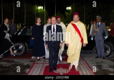 Sua Maestà il Re Mohammed VI del Marocco, la Principessa Lalla Salma, il Francese Francois Hollande, Valerie Trierweiler, e i membri della famiglia reale arrivano alla cena ufficiale al Palazzo reale a Casablanca, Marocco, il 3 aprile 2013. Come parte di una visita ufficiale di due giorni al Regno di Morro. Foto di Christophe Guibbaud/ABACAPRESS.COM Foto Stock