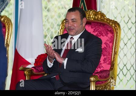 Il re del Marocco Mohammed VI partecipa alla cerimonia di firma del 3 aprile 2013 presso il palazzo del re di Casablanca, Marocco. Il presidente francese Francois Hollande è in visita di due giorni in Marocco. Foto di David Niviere/piscina/ABACAPRESS.COM Foto Stock