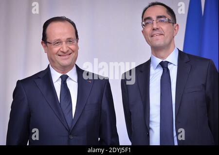 Il presidente Francois Hollande e il direttore del Musee du Louvre Jean Luc Martinez presenziano ad un ricevimento in onore della partenza di Henri Loyrette a Parigi, Francia, il 9 aprile 2013. Foto Nicolas Gouhier/ABACAPRESS.COM Foto Stock