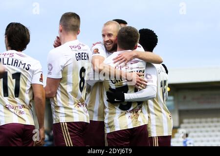 Hartlepool, Regno Unito. 26 Dicembre 2020. I giocatori di FC Halifax Town celebrano il loro obiettivo di equaling durante la partita della Lega Nazionale tra Hartlepool United e FC Halifax Town al Victoria Park di Hartlepool Credit: SPP Sport Press Photo. /Alamy Live News Foto Stock