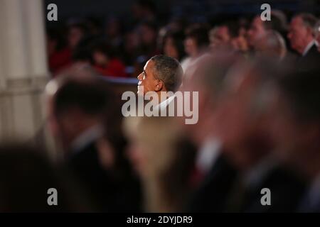 Il presidente Barack Obama partecipa a un servizio di preghiera interreligiosa per le vittime dell'attacco della maratona di Boston intitolato "Healing Our City", presso la Cattedrale della Santa Croce a Boston, Massachusetts, USA, il 18 aprile 2013. Le autorità che indagano sull'attacco alla Maratona di Boston hanno spostato il loro fuoco a localizzare la persona che ha messo una borsa nera giù e ha camminato via poco prima che le bombe andassero fuori. I bombardamenti gemellati durante la corsa di Boston di 116 anni, avvenuta vicino al traguardo della maratona, hanno provocato la morte di tre persone e più di 170 feriti. Foto di Spencer Platt/ABACAPRESS Foto Stock