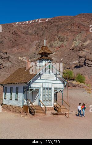 California, Contea di San Bernardino, Città fantasma di Calico, fondata nel 1881 come città mineraria d'argento, la casa scolastica del 1880 restaurata sul sito originale Foto Stock