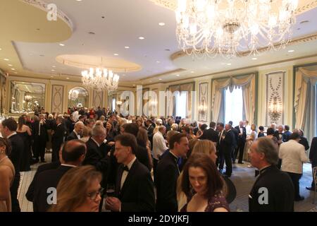 La regina Sonja di Norvegia partecipa con Edward Gallagher, presidente della American-Scandinavian Foundation la cena di gala della Primavera 2013 americana-scandinava al Pierre Hotel di New York City, NY, USA il 26 aprile 2013. Foto di Charles Guerin/ABACAPRESS.COM Foto Stock