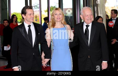 Hugh Dancy, Claire Danes e Bob Schieffer arrivano per la cena della White House Corresepered' Association (WHCA) a Washington, D.C, USA, sabato 27 aprile 2013. La 99a cena annuale raccoglie denaro per le borse di studio WHCA e onora i destinatari dei premi giornalistici dell'organizzazione. Foto di Olivier Douliery/ABACAPRESS.COM Foto Stock