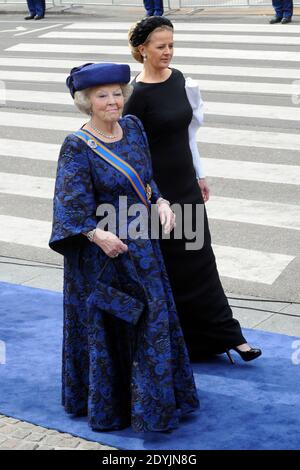 La regina Beatrice e la principessa Mabel partecipano alla cerimonia di investitura del re olandese Willem-Alexander, ad Amsterdam, Paesi Bassi, il 30 aprile 2013. Foto di Cees Buys /ABACAPRESS.COM Foto Stock