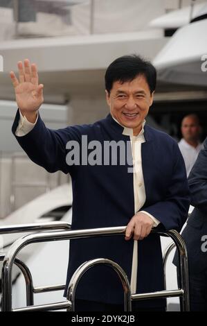 Jackie Chan in posa durante la fotocellula Skiptrace a Cannes, in Francia, il 16 maggio 2013. Foto di Alban WytersABACAPRESS.COM Foto Stock