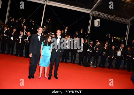 Andrea Vergara, Amat Escalante, Armando Espizia, arriva alla proiezione del film "Heli", che si è tenuto al Palais des Festivals nell'ambito del 66° festival cinematografico di Cannes, in Francia, il 16 maggio 2013. Foto di Nicolas Briquet/ABACAPRESS.COM Foto Stock