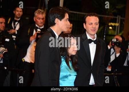 Andrea Vergara, Amat Escalante, Armando Espizia, arriva alla proiezione del film "Heli", che si è tenuto al Palais des Festivals nell'ambito del 66° festival cinematografico di Cannes, in Francia, il 16 maggio 2013. Foto di Nicolas Briquet/ABACAPRESS.COM Foto Stock