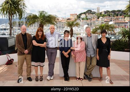 Gwenole Bruneau, Isabel Coixet, Michel Abramowicz, Eric Guirado, Agnes Varda, Regis Wargnier e Chloe Rolland in posa alla fotocellula "Jury Camera d'Or" tenutasi al Palais des Festivals nell'ambito del 66mo festival cinematografico di Cannes, a Cannes, Francia meridionale, il 17 maggio 2013. Foto di Aurore Marechal/ABACAPRESS.COM Foto Stock